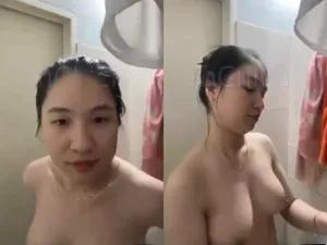 Gái vú bự, vừa call với em ghệ vừa tắm
